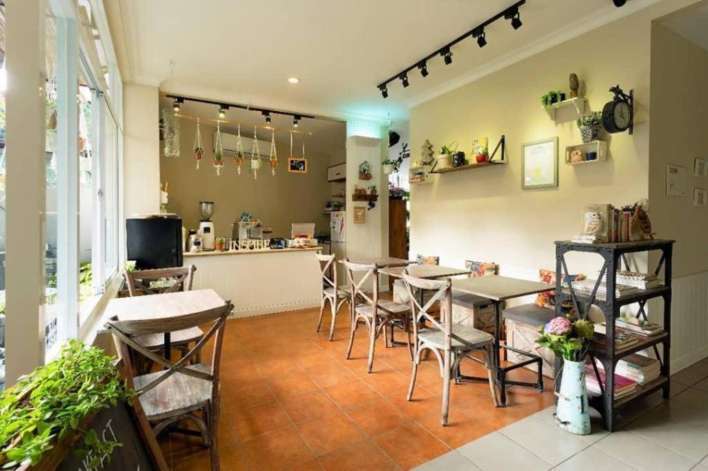 Cottonwood Bed & Breakfast House Bandung Exterior photo